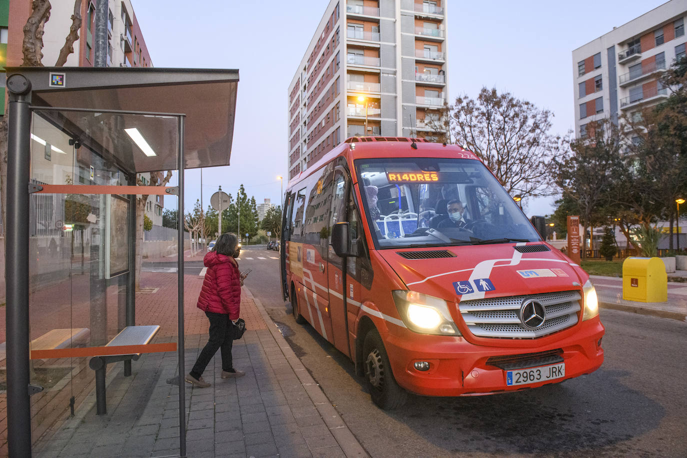 Parada de la línea R14 en Joven Futura, en una foto de archivo.