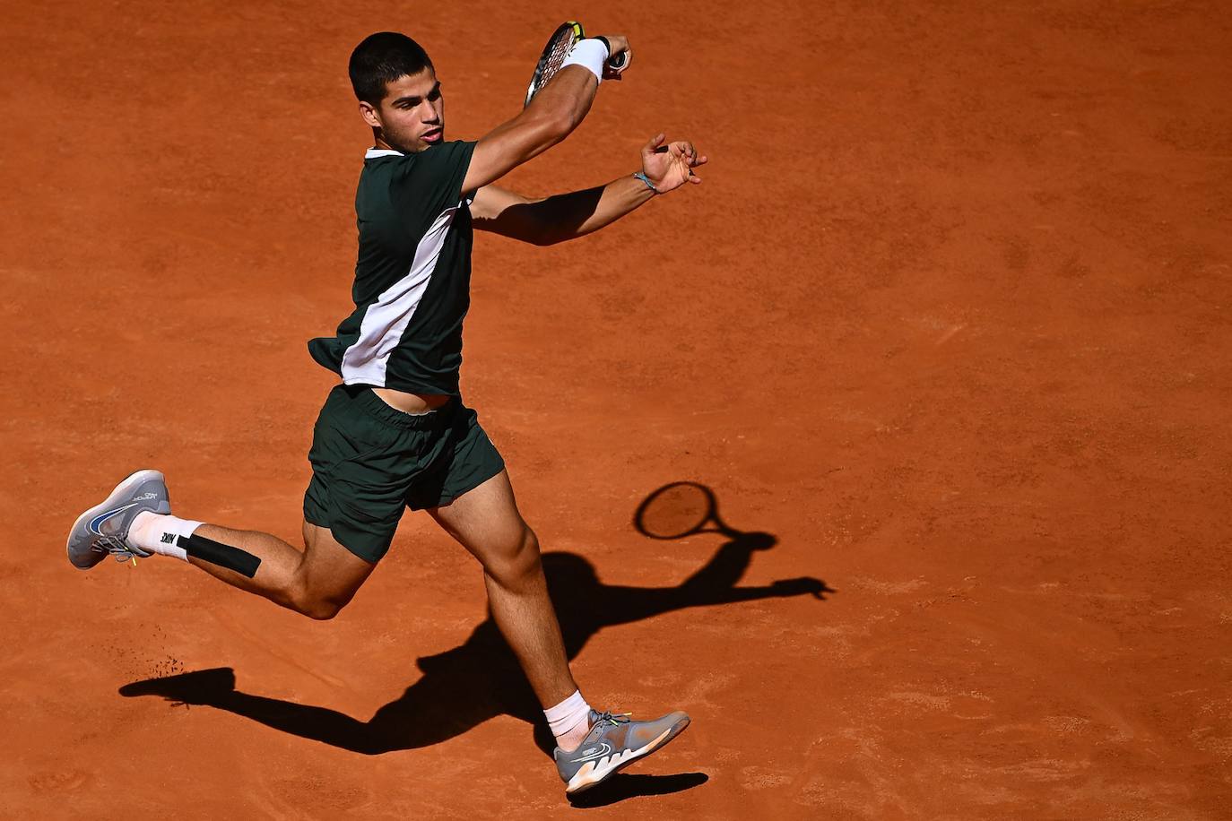 Fotos: La victoria de Carlos Alcaraz ante Novak Djokovic en el Masters de Madrid, en imágenes