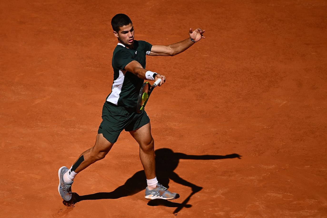 Fotos: La victoria de Carlos Alcaraz ante Novak Djokovic en el Masters de Madrid, en imágenes