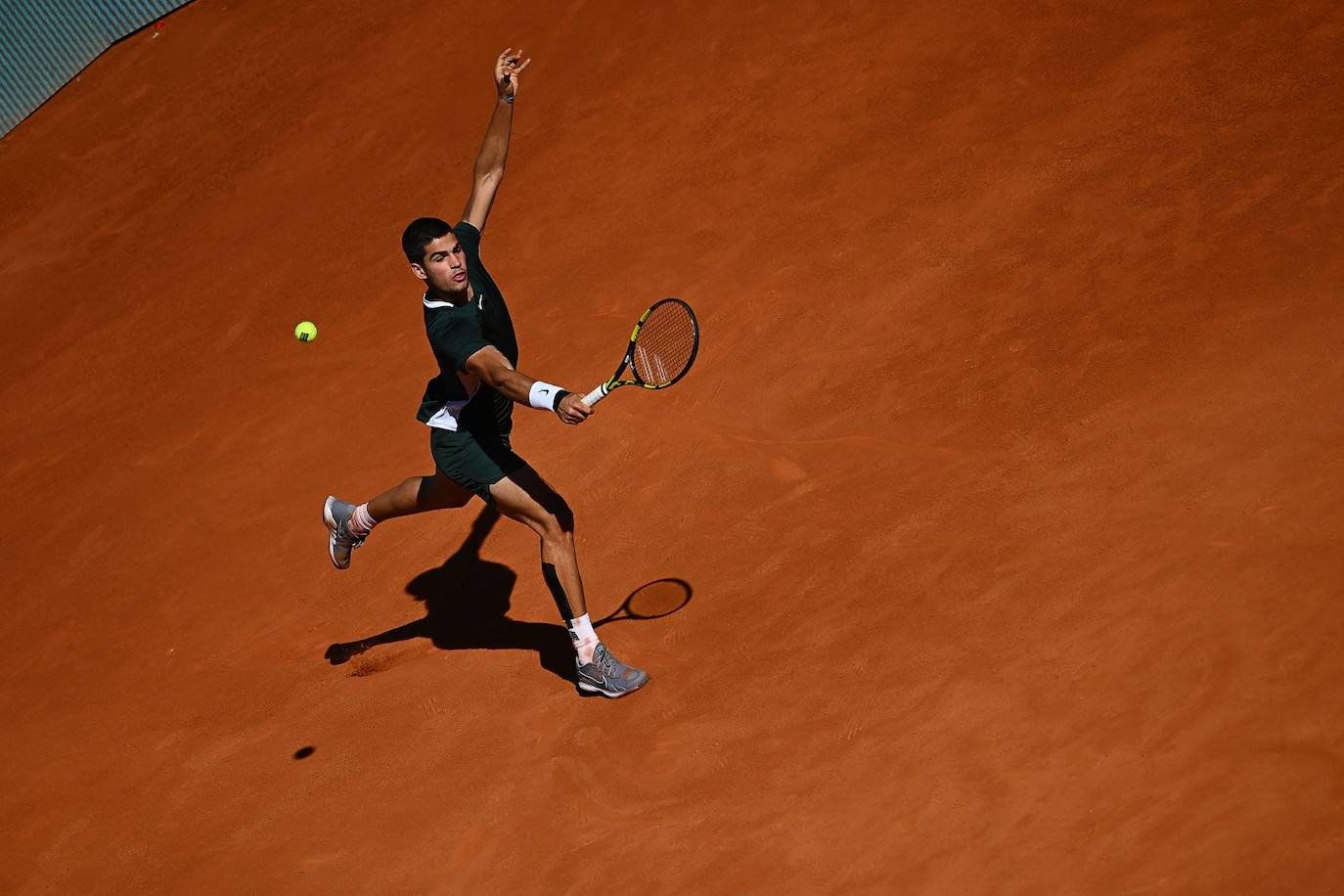 Fotos: La victoria de Carlos Alcaraz ante Novak Djokovic en el Masters de Madrid, en imágenes