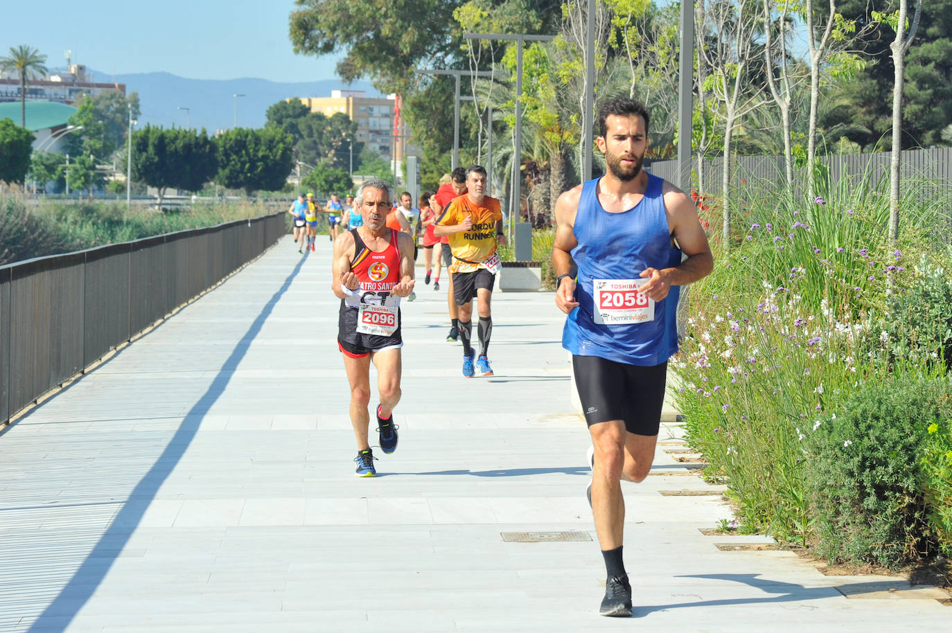 Fotos: Las mejores fotografías de la carrera solidaria Save the Children-Colegio CEI