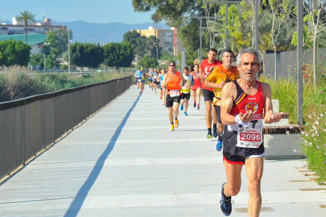 Fotos: Las mejores fotografías de la carrera solidaria Save the Children-Colegio CEI