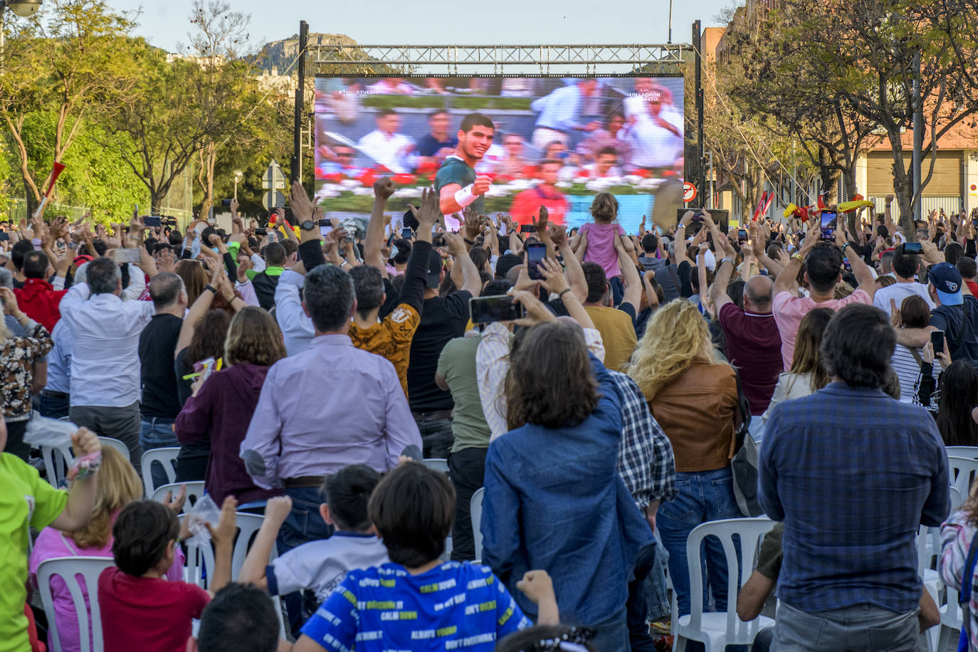 Fotos: Carlos Alcaraz hace estallar de alegría a sus vecinos y amigos