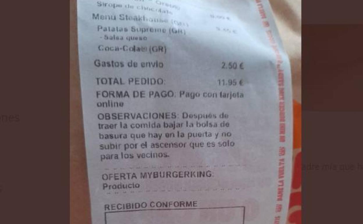 Ticket con la petición del cliente al repartidor que se ha hecho viral en redes. 