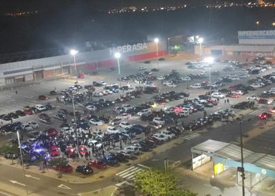 Imagen secundaria 1 - Estado del recinto, durante la concentración y lleno de basura tras finalizar.