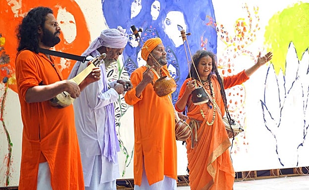 Músicos de tradición Baul en el encuentro en India: Parvati, Debdas, Madan Das Bairagya y Uttam. 