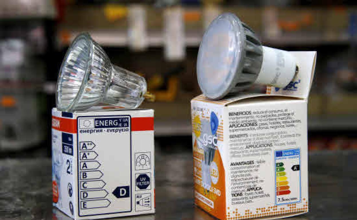 Imagen de archivo de unas bombillas halógenas. 