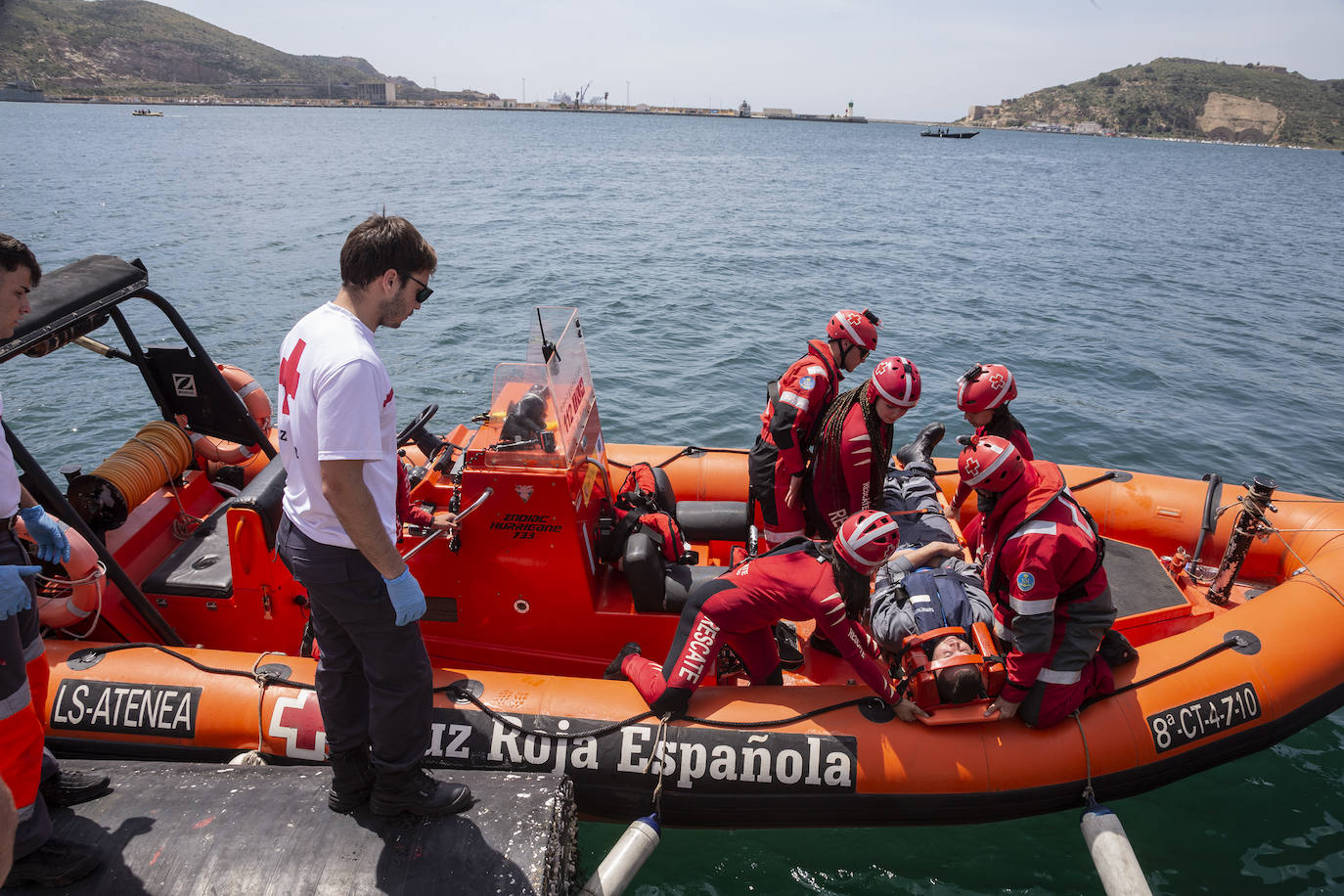 Fotos: La Armada coordina en el Puerto de Cartagena un ejercicio para actuar en caso de incendio en un buque