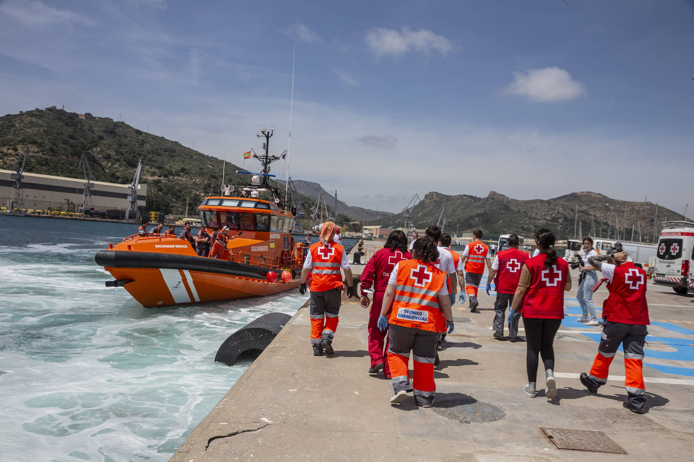 Fotos: La Armada coordina en el Puerto de Cartagena un ejercicio para actuar en caso de incendio en un buque