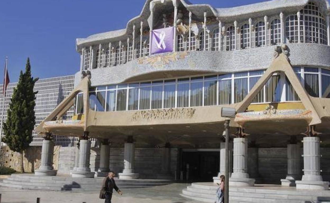 Fachada de la Asamblea Regional, en una imagen de archivo.