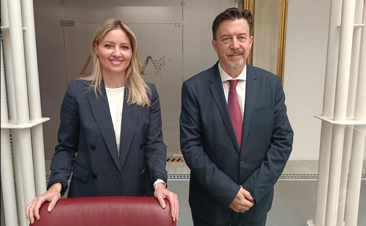 Ana Martínez Vidal y Juan José Mollina en la Asamblea Regional, en una fotografía de archivo.