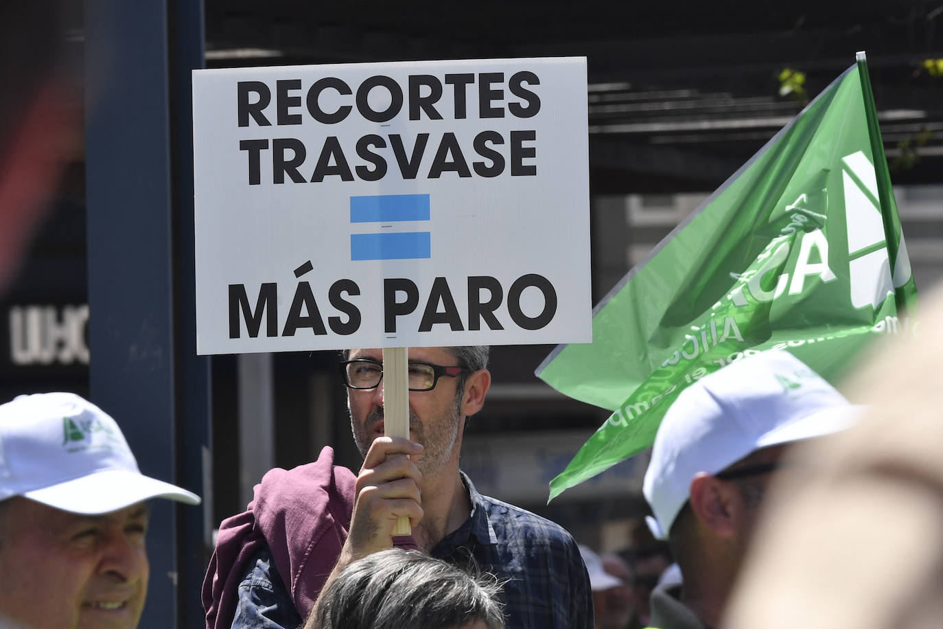 Fotos: Manifestación de los regantes del Trasvase en Alicante, este martes 17 de mayo