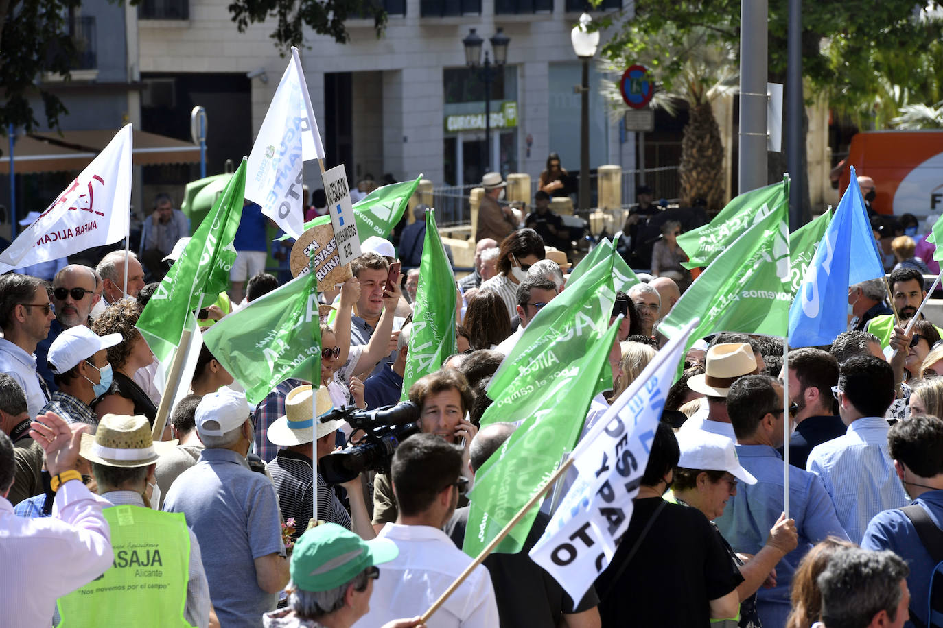 Fotos: Manifestación de los regantes del Trasvase en Alicante, este martes 17 de mayo