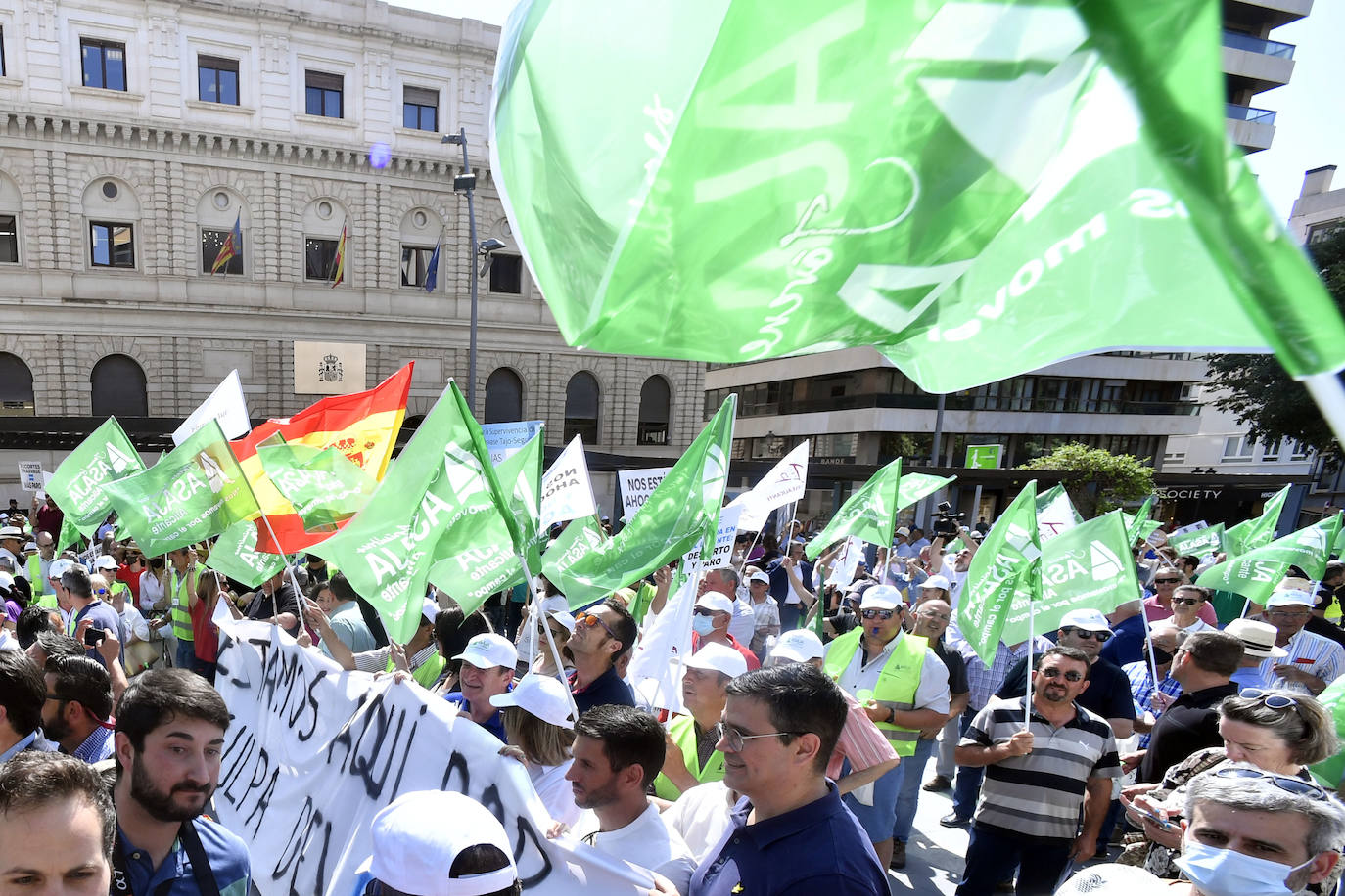 Fotos: Manifestación de los regantes del Trasvase en Alicante, este martes 17 de mayo