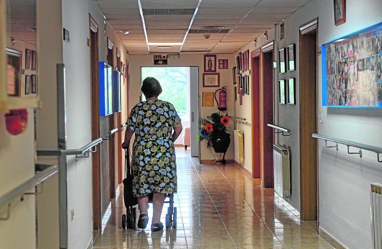 Una usuaria de una residencia de ancianos, en una imagen de archivo. 