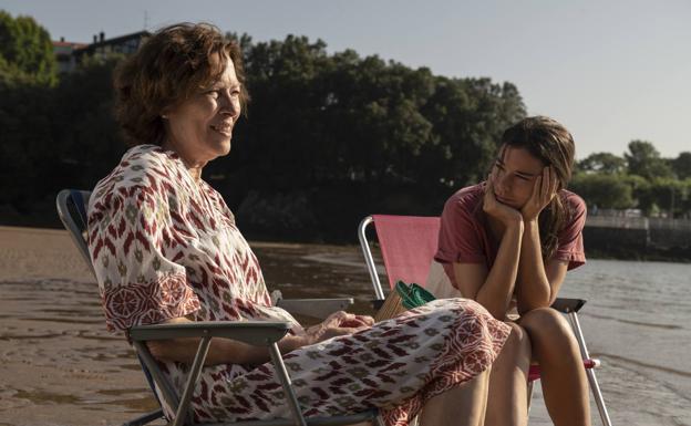 Susi Sánchez and Laia Costa, mother and daughter in 'Five Wolves'.