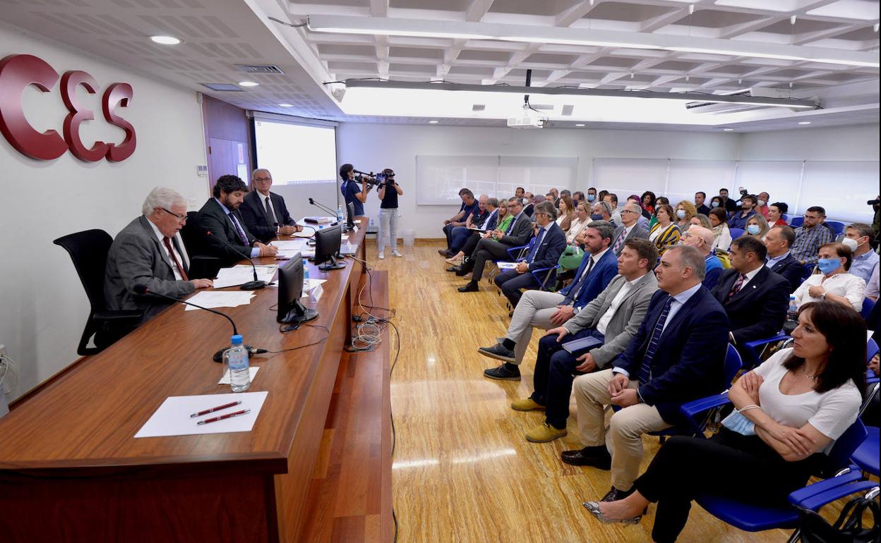 Envejecimiento y desempleo lastran a los 12 municipios de la Región en riesgo de despoblación