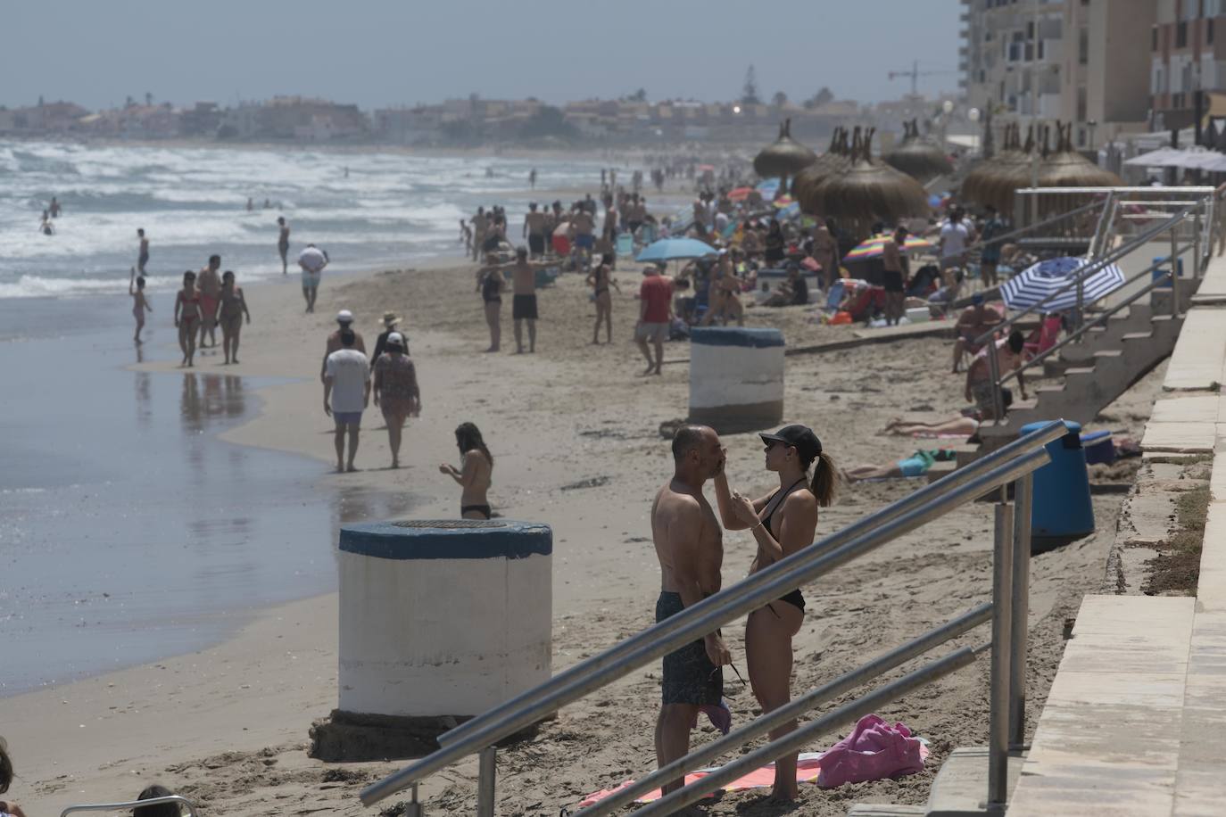 Fotos: El verano también se adelanta en las playas de la Región de Murcia