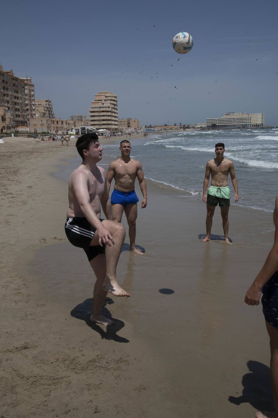 Fotos: El verano también se adelanta en las playas de la Región de Murcia