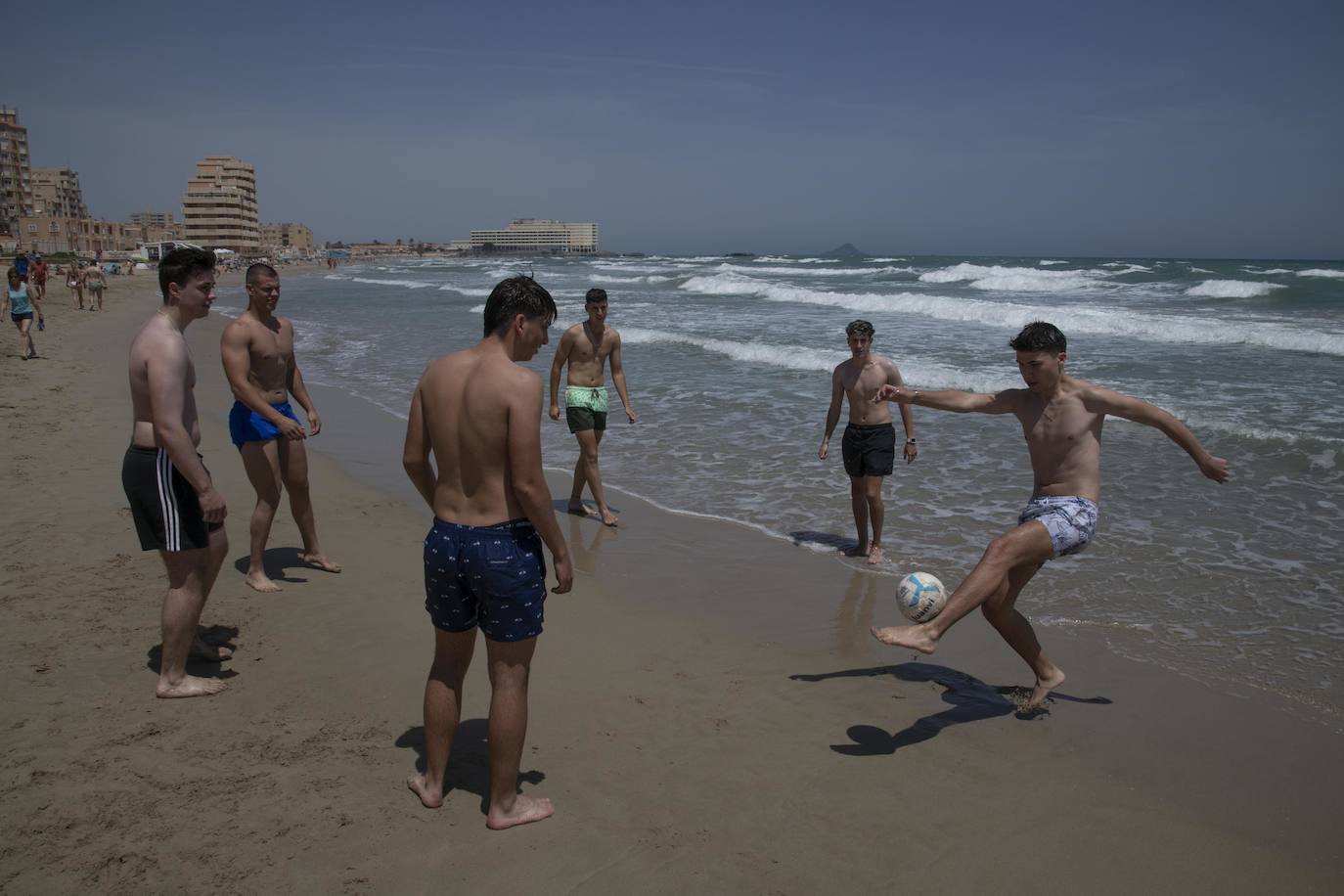 Fotos: El verano también se adelanta en las playas de la Región de Murcia