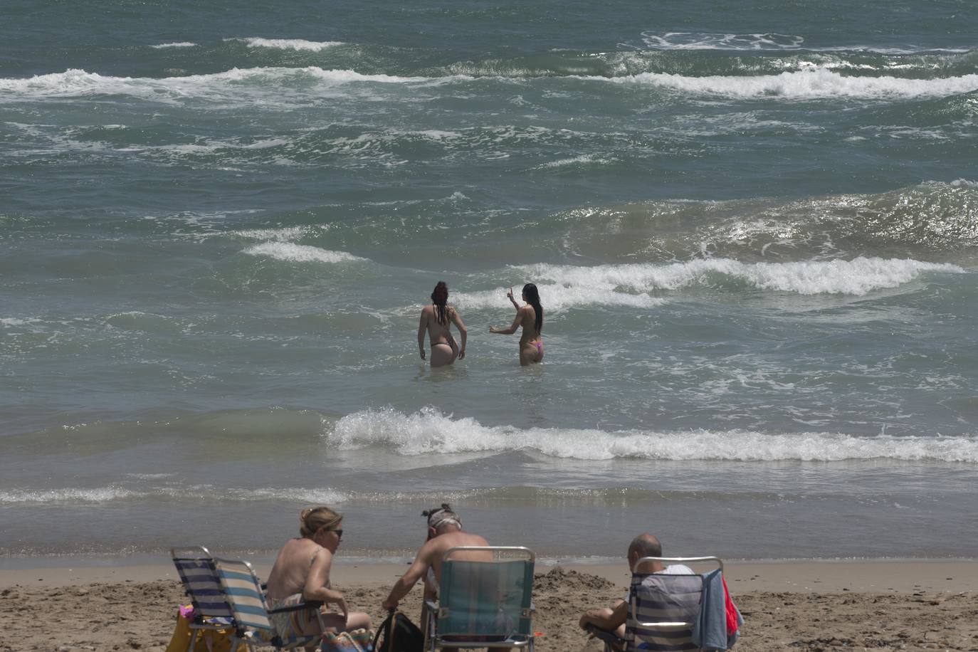 Fotos: El verano también se adelanta en las playas de la Región de Murcia