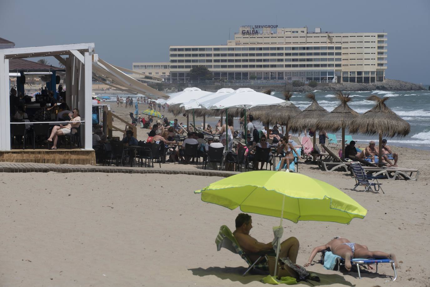 Fotos: El verano también se adelanta en las playas de la Región de Murcia