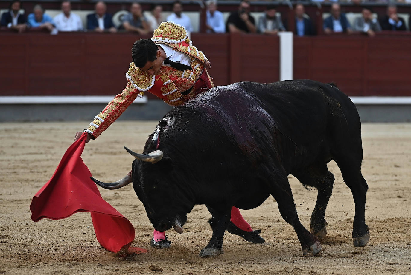 Fotos: Paco Ureña corta una oreja en la corrida de la Feria de San Isidro en Las Ventas