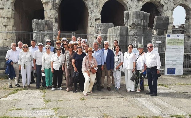 Delegación murciana en su visita a la ciudad natal de Nicolás Salzillo, padre de Francisco Salzillo.