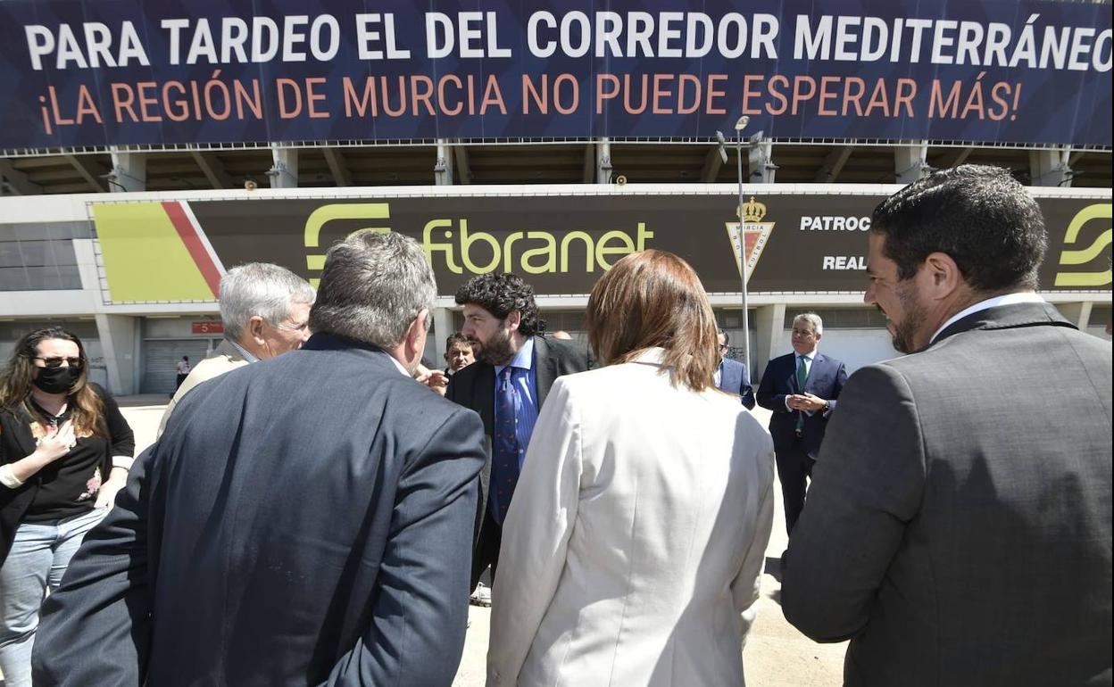 López Miras, en una acción en defensa del Corredor Mediterráneo