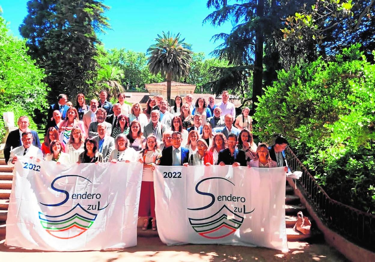 Cuatro senderos azules revalidan sus distintivos