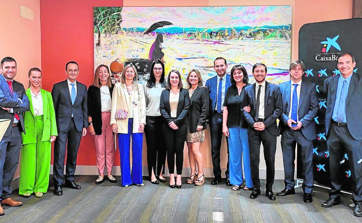 CaixaBank abre una puerta al exterior a veinte compañías