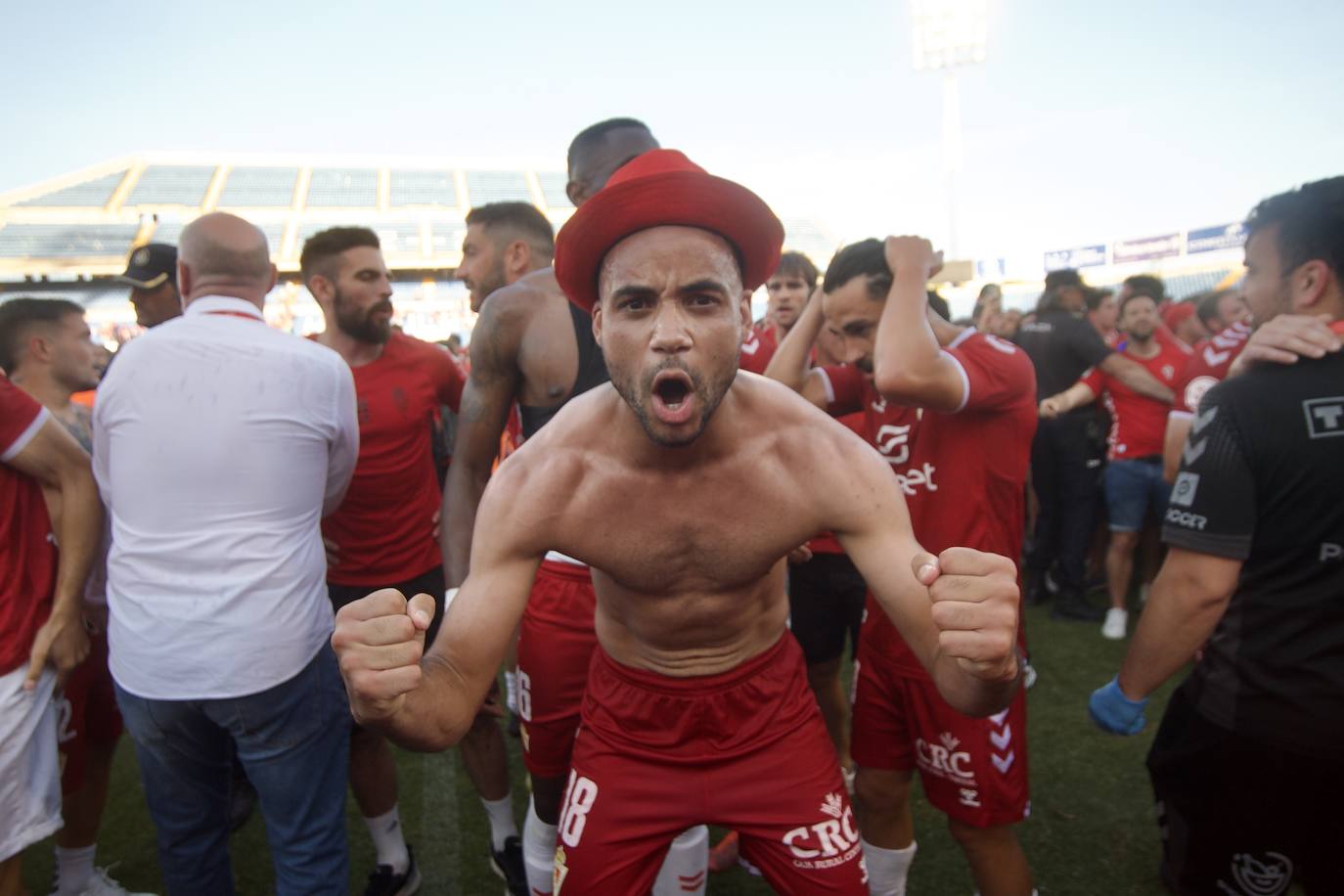 Fotos: La celebración del ascenso del Real Murcia tras el partido, en imágenes