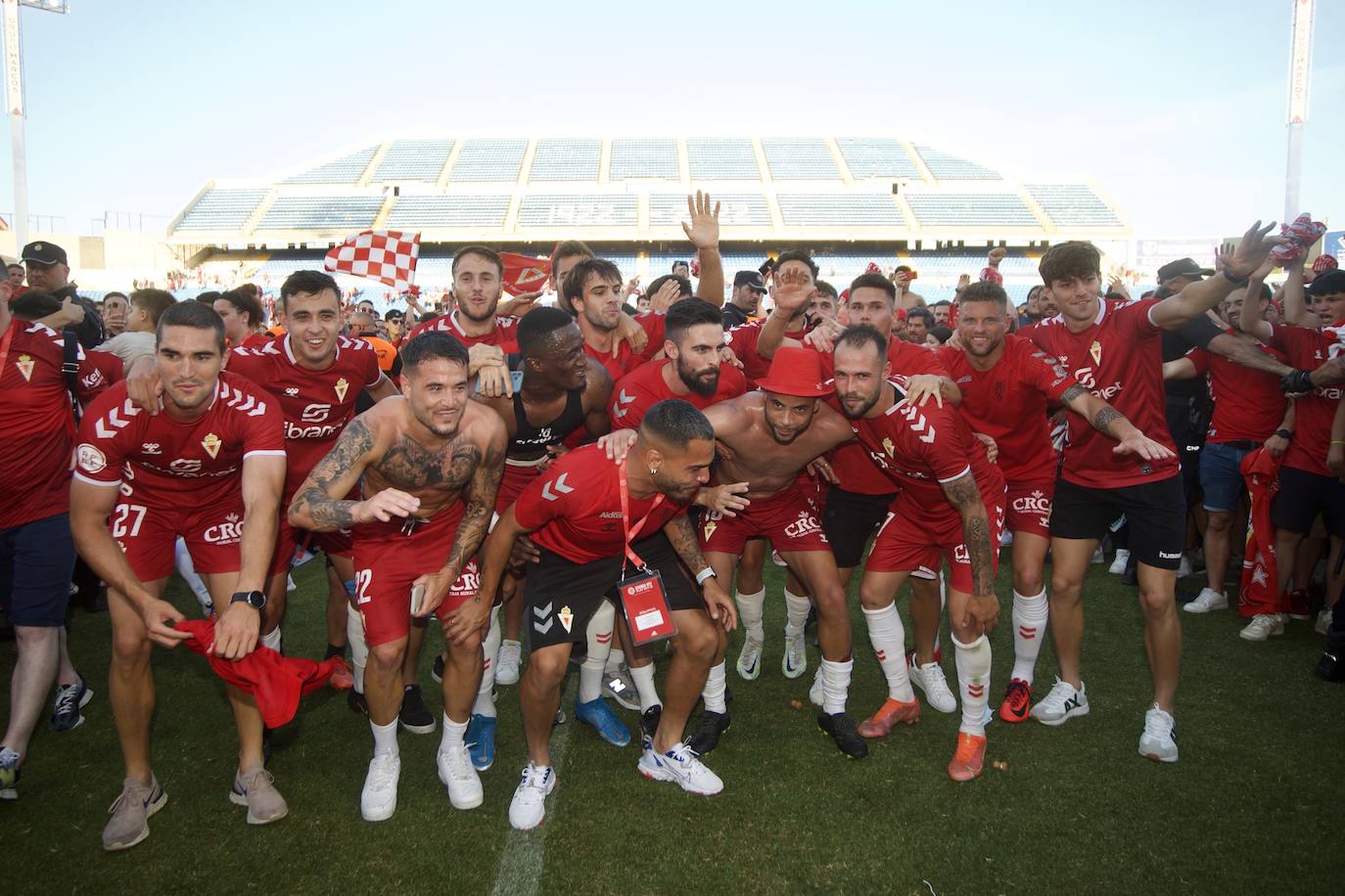 Fotos: La celebración del ascenso del Real Murcia tras el partido, en imágenes