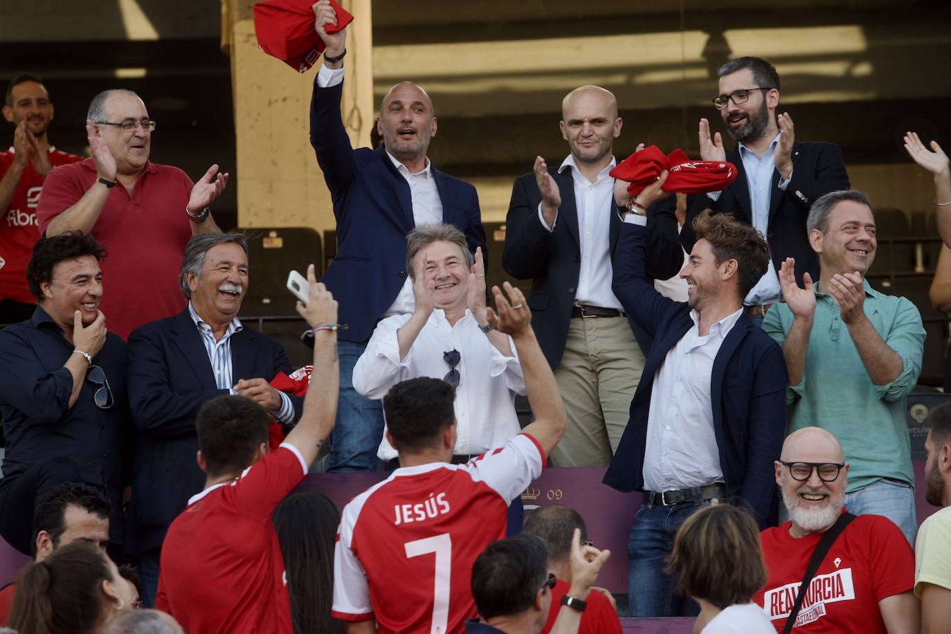 Fotos: La celebración del ascenso del Real Murcia tras el partido, en imágenes