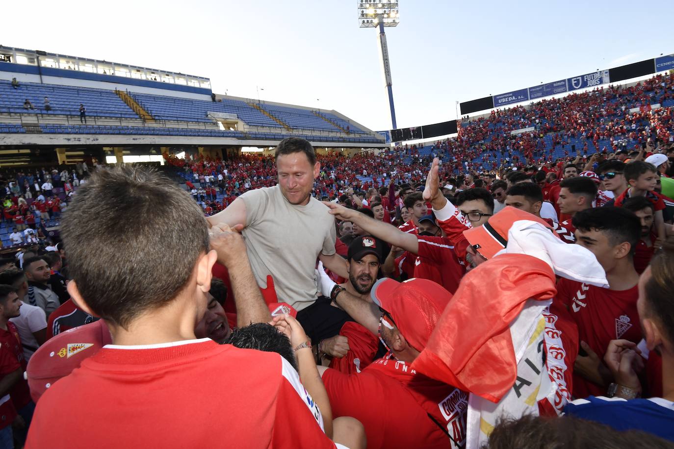 Fotos: La celebración del ascenso del Real Murcia tras el partido, en imágenes