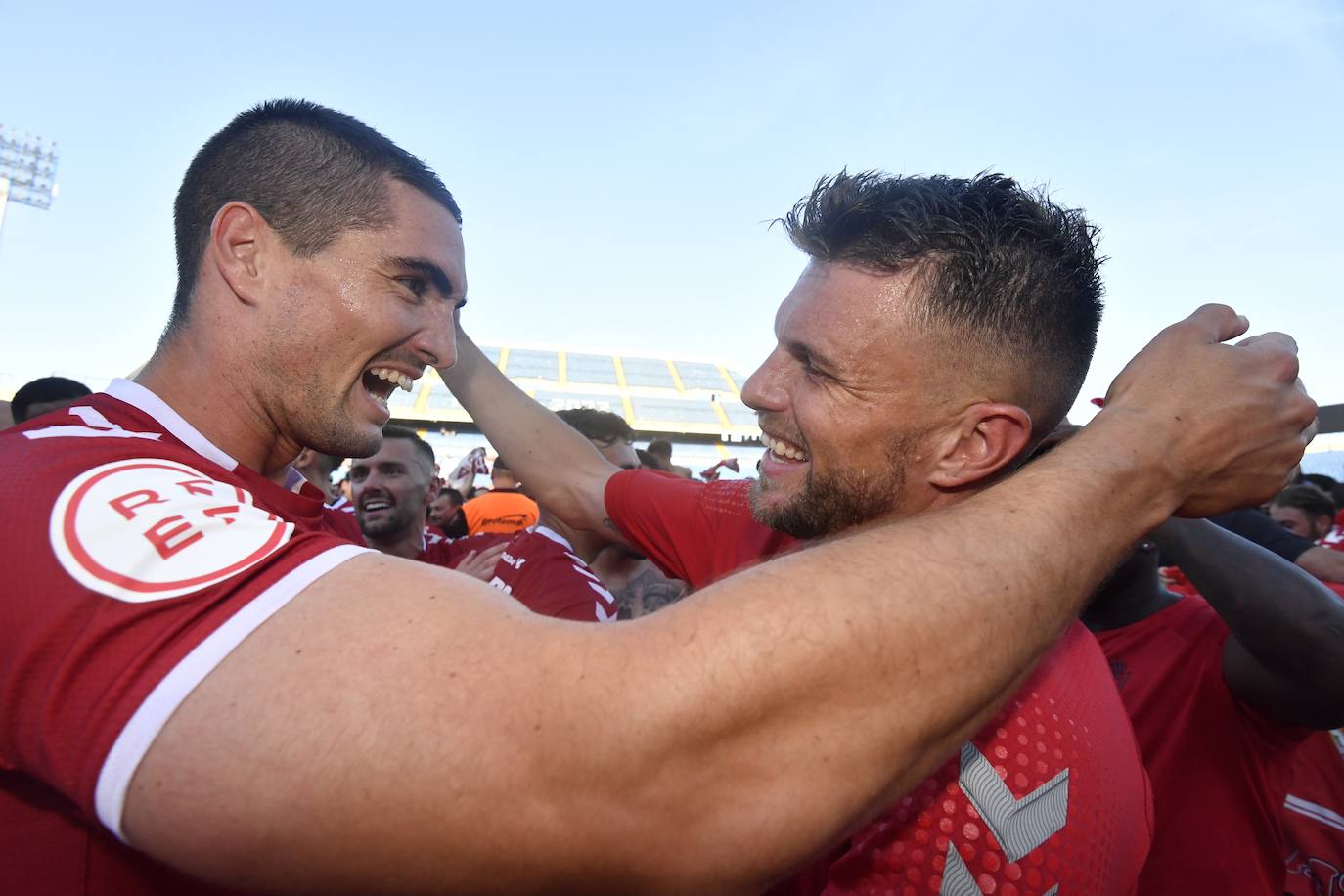 Fotos: La celebración del ascenso del Real Murcia tras el partido, en imágenes