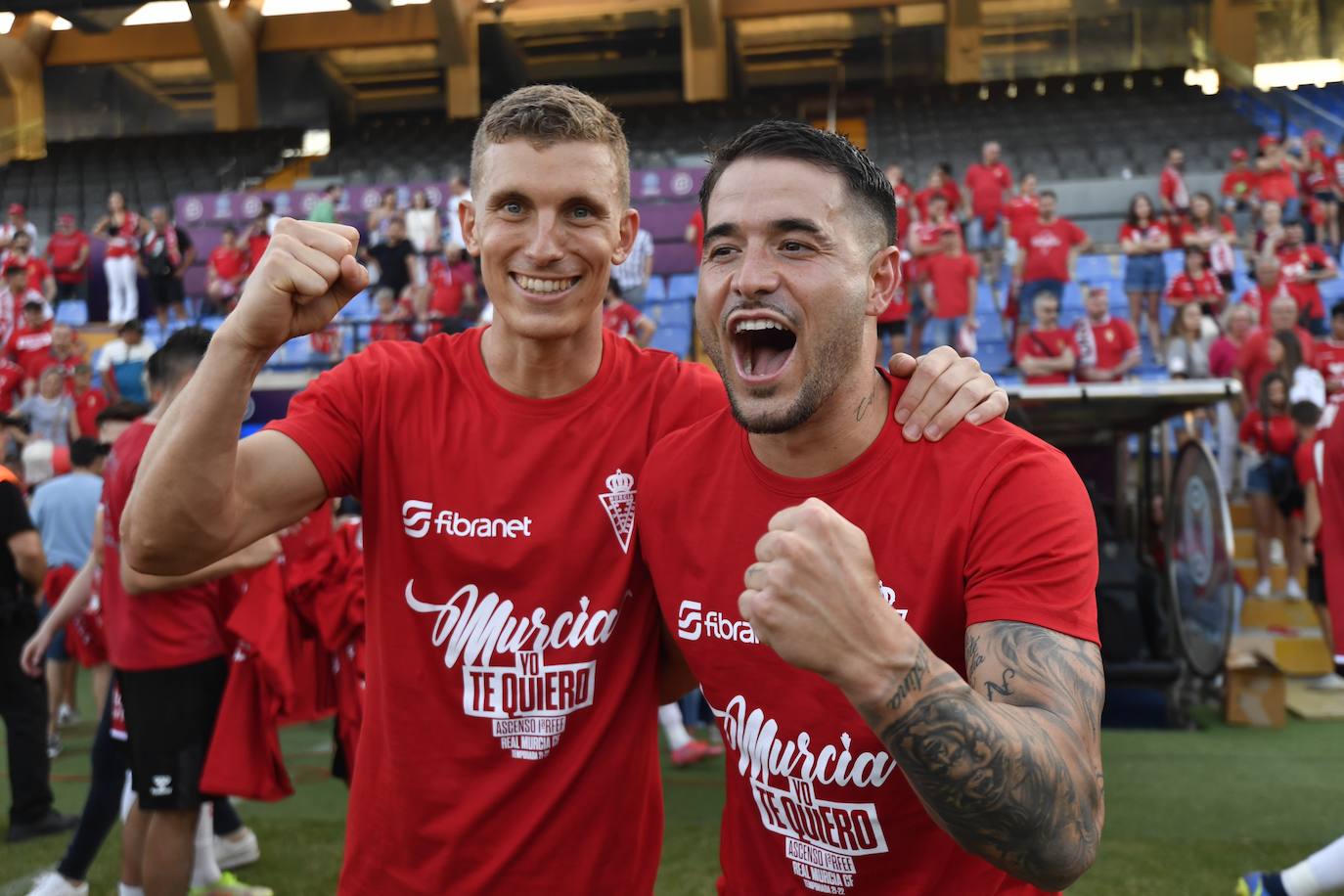 Fotos: La celebración del ascenso del Real Murcia tras el partido, en imágenes