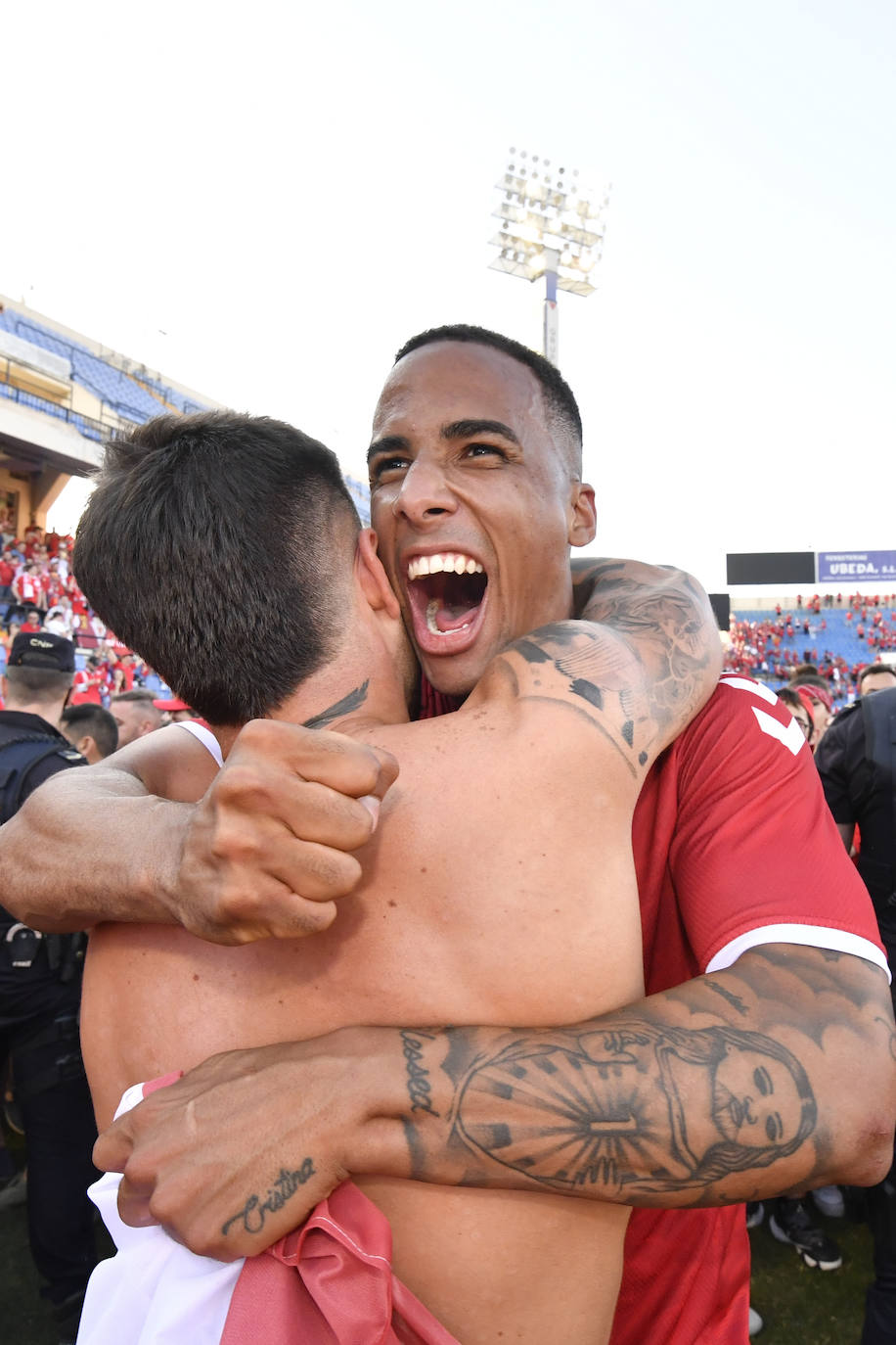 Fotos: La celebración del ascenso del Real Murcia tras el partido, en imágenes