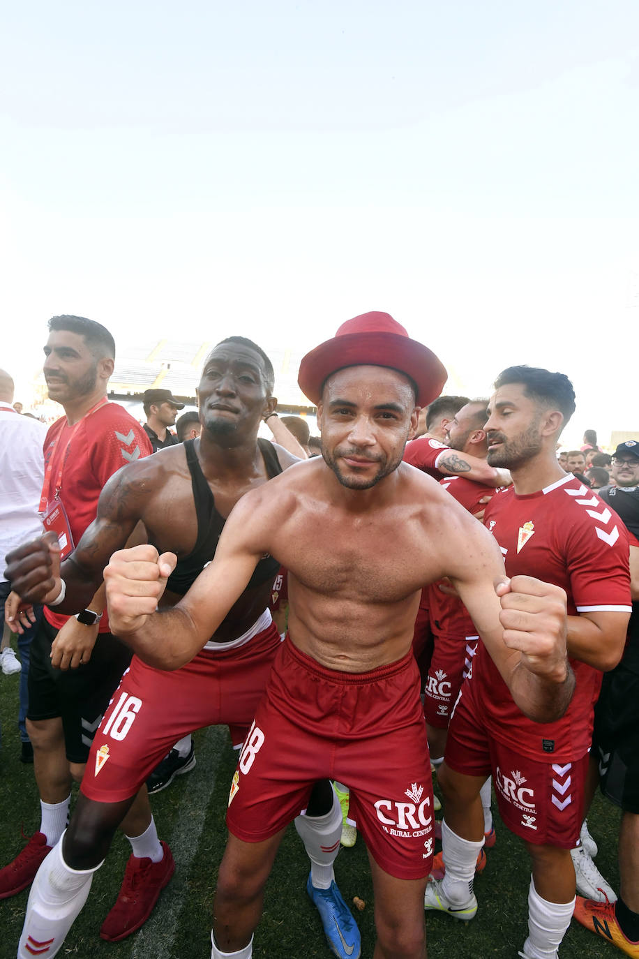 Fotos: La celebración del ascenso del Real Murcia tras el partido, en imágenes