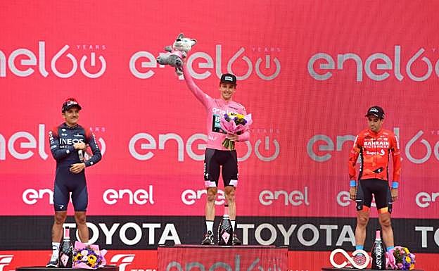 Landa vuelve al podio en el Giro que Hindley se lleva por primera vez
