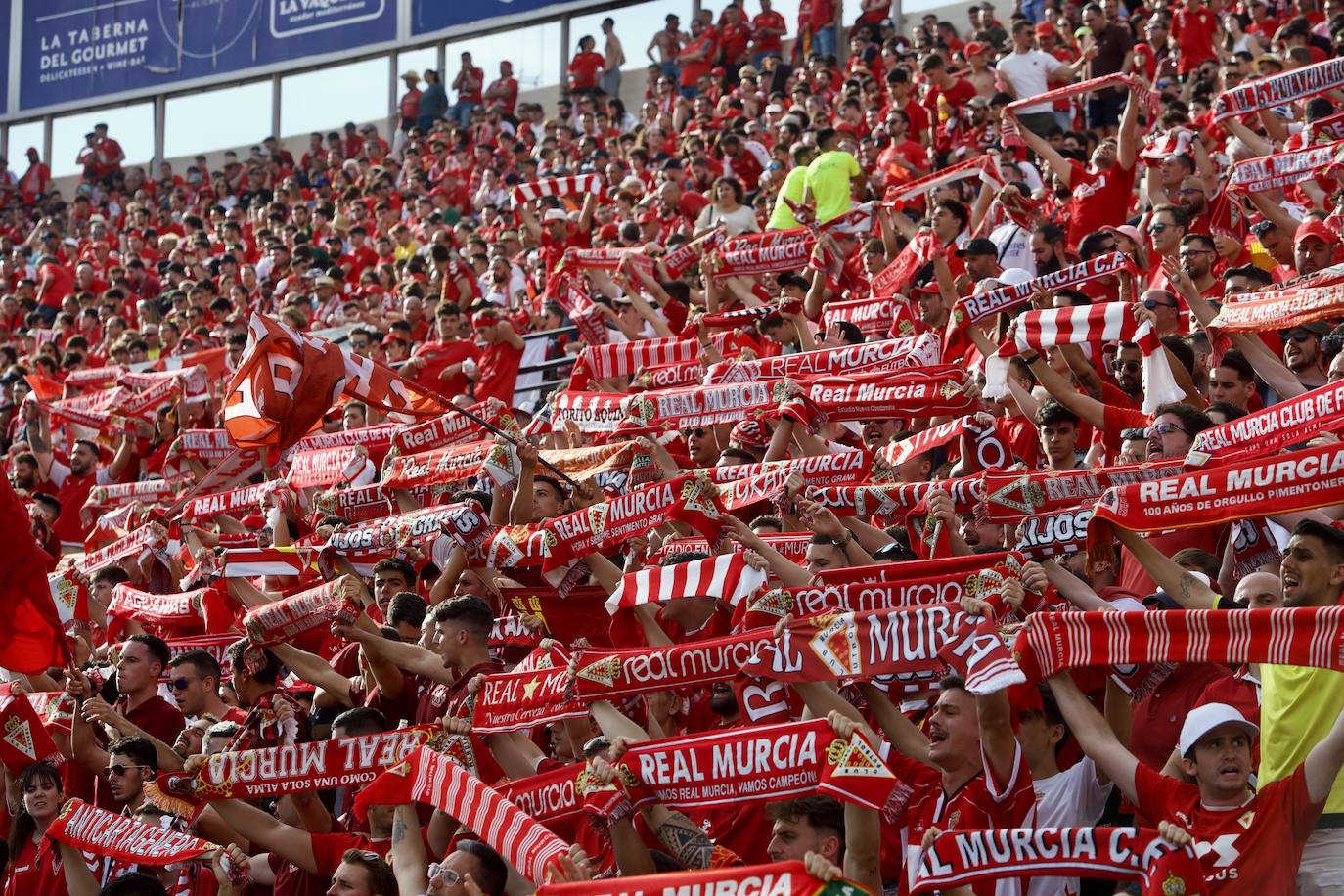 Fotos: La afición grana en la grada del Rico Pérez