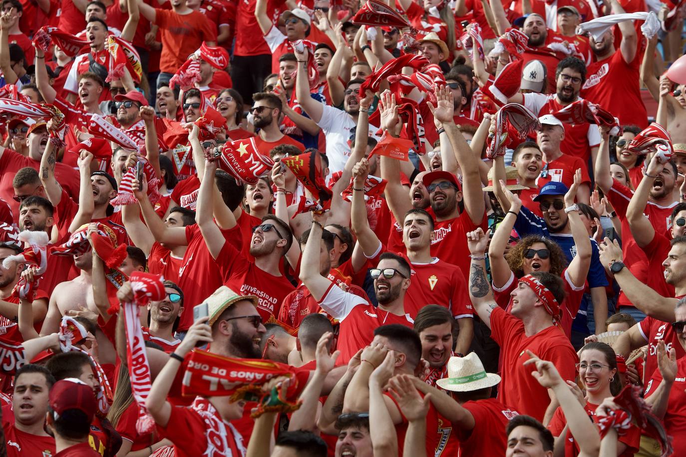 Fotos: La afición grana en la grada del Rico Pérez