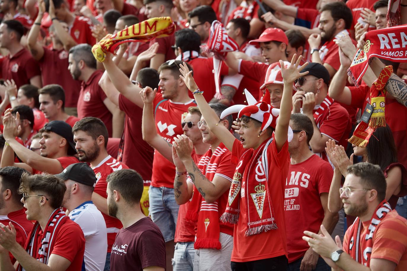 Fotos: La afición grana en la grada del Rico Pérez