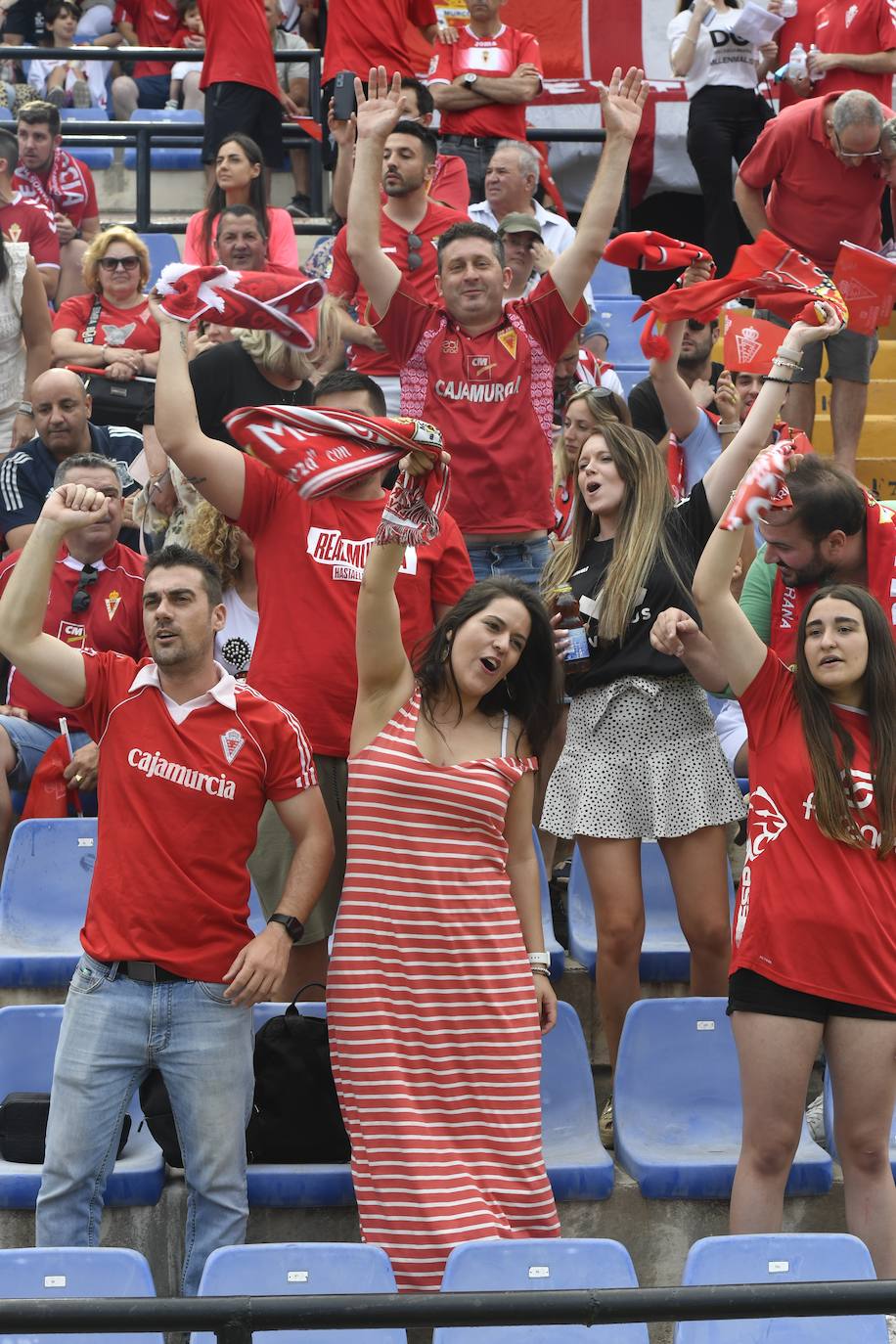 Fotos: La afición grana en la grada del Rico Pérez