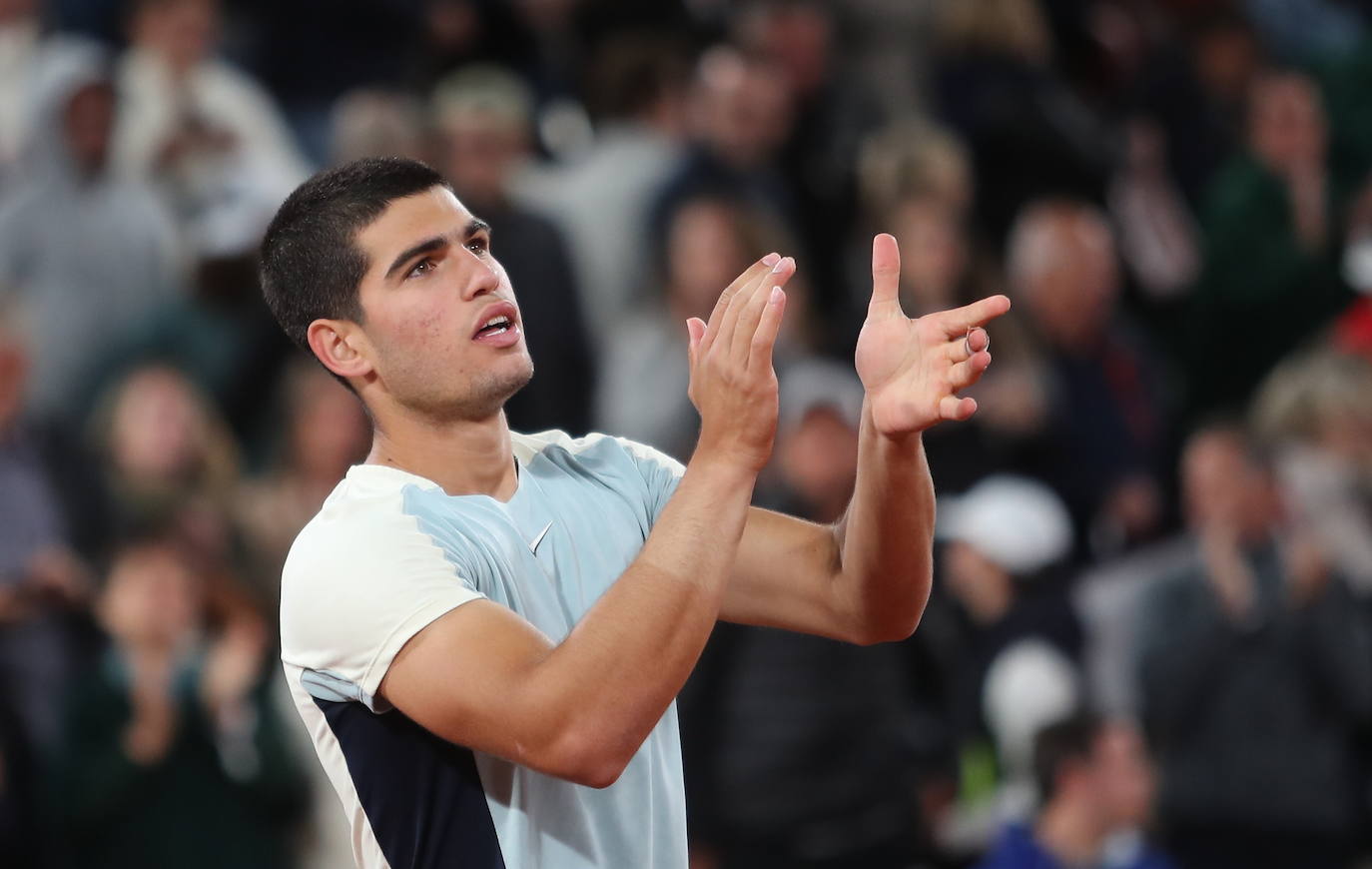 Fotos: Carlos Alcaraz derrota a Karen Khachanov y se mete en cuartos de final de Roland Garros