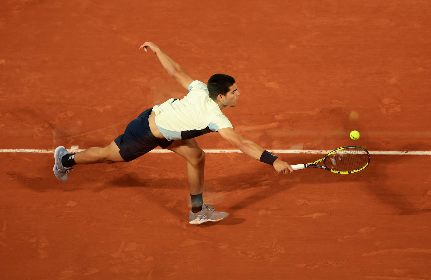 Fotos: Carlos Alcaraz derrota a Karen Khachanov y se mete en cuartos de final de Roland Garros