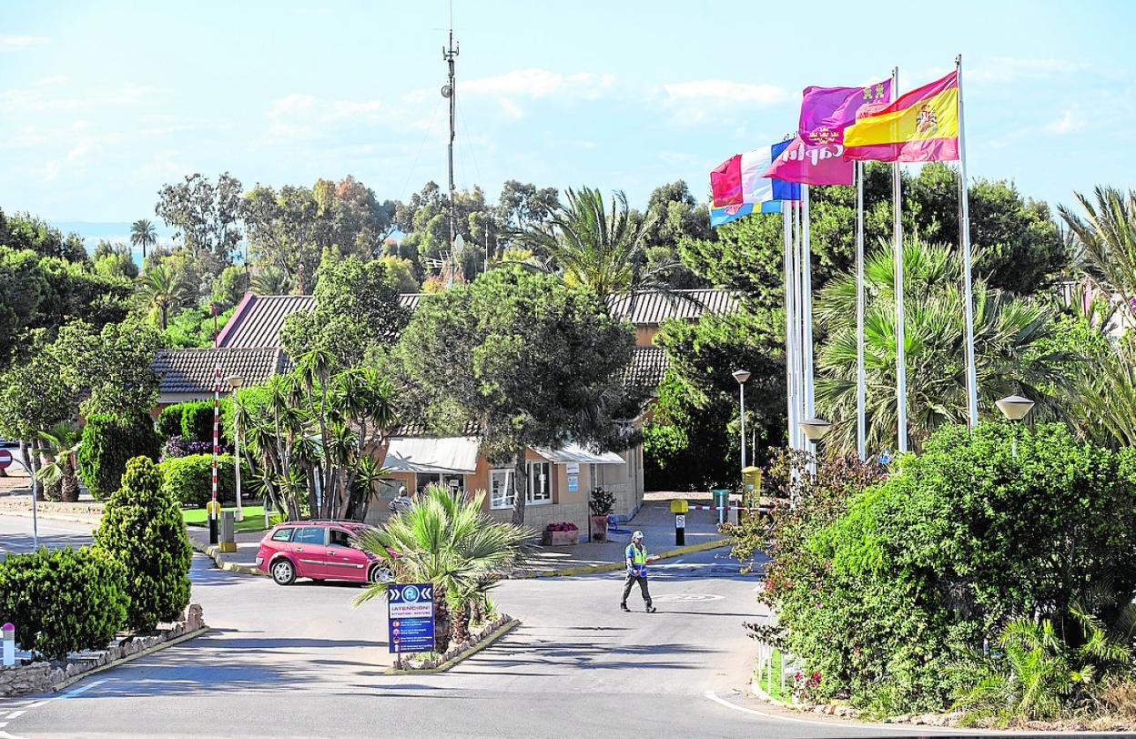 La entrada al camping Villas Caravaning, en una imagen tomada la semana pasada. 