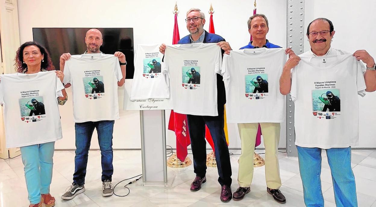 Representantes de la Comunidad, la Delegación del Gobierno y los clubes, en la presentación. 