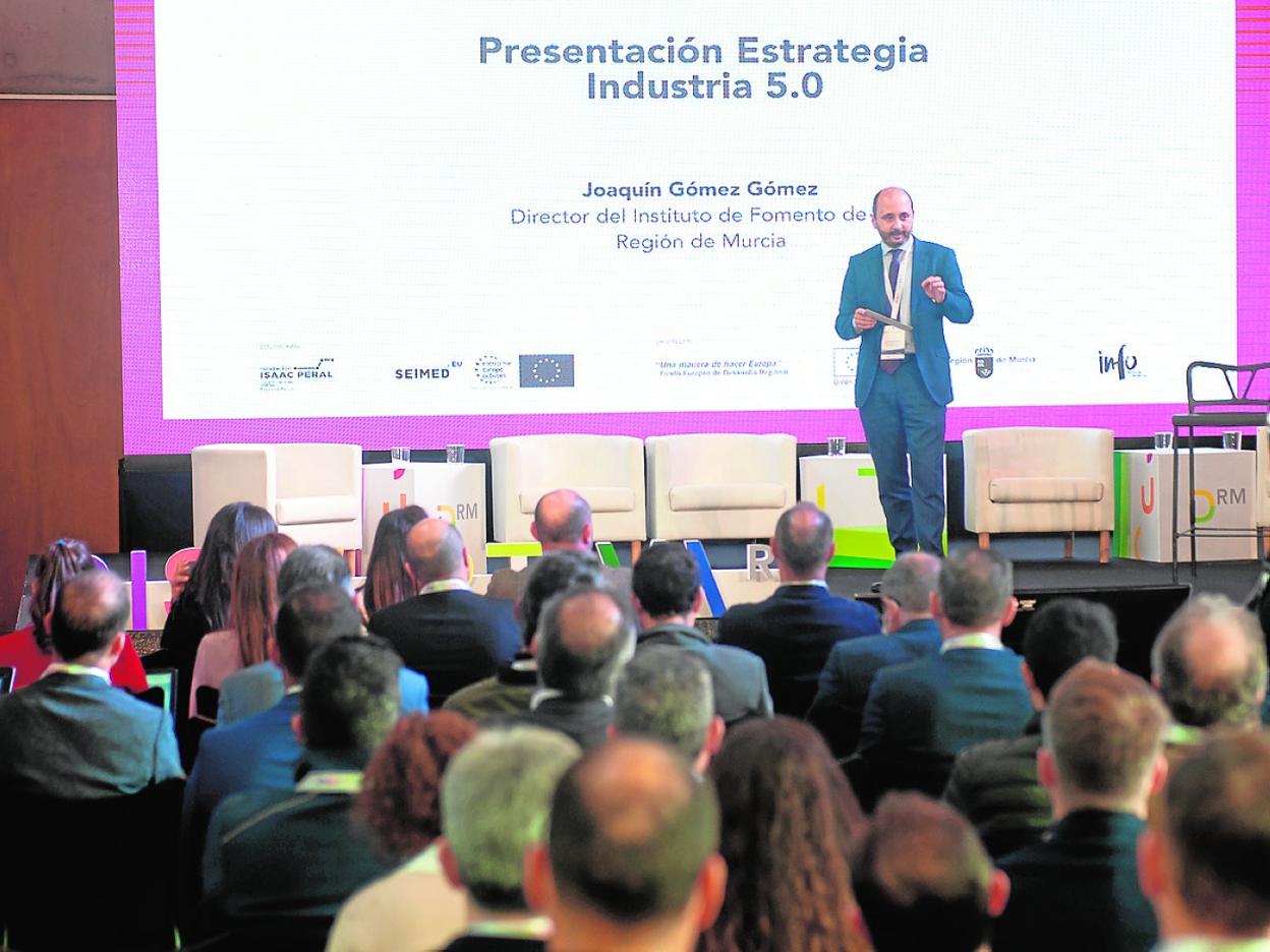 El director del Info, Joaquín Gómez, en la presentación de la estrategia 'Industria 5.0'. 