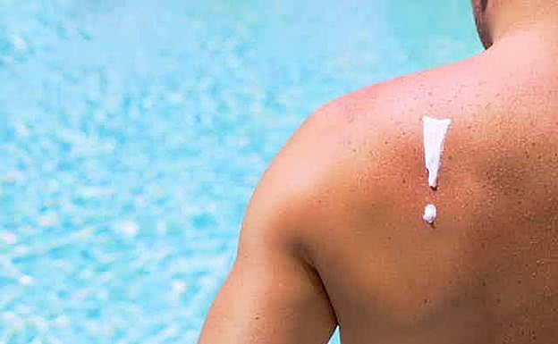 Cuatro trucos para evitar que la piel se pele después de tomar el sol